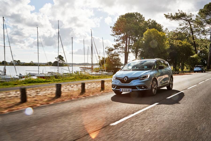  Renault Grand Scenic 2016 года  (фото 14 из 46)